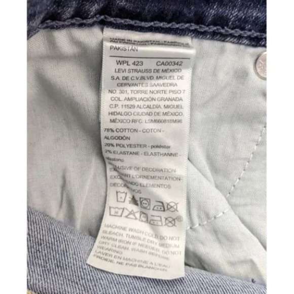 NWT Women's Levi Strauss Denim Capris - Picture 6 of 6
